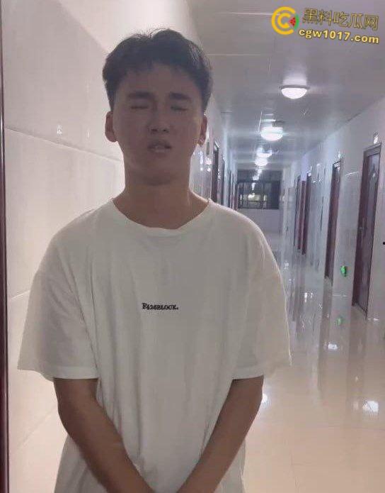 贵州民族大学偷拍男， ​潜入女生宿舍进行偷拍给人家逮住，被发到表白墙上面曝光，这下洗也许不干净了 ！-6