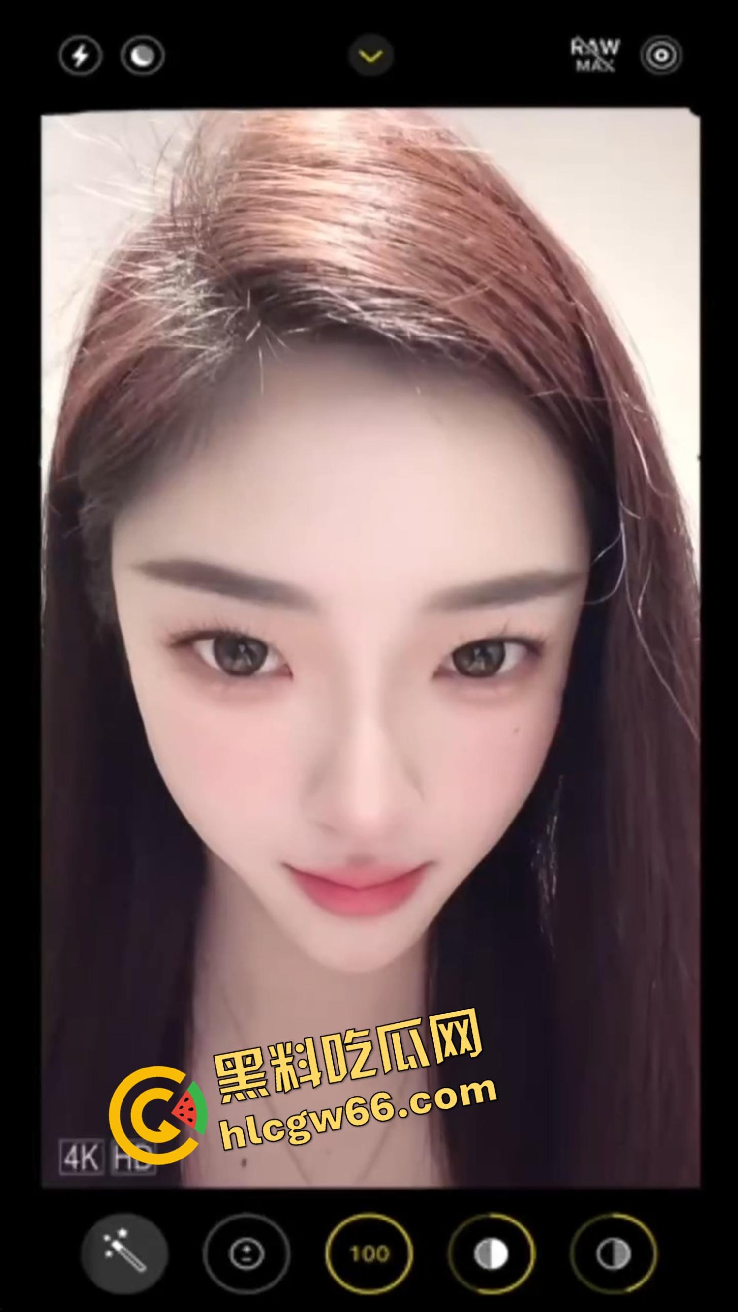 厦门老哥调教爱宠如母狗！街头穿情趣装趴地学狗叫，进男厕舔小便池，一边舔着还一脸享受！-1