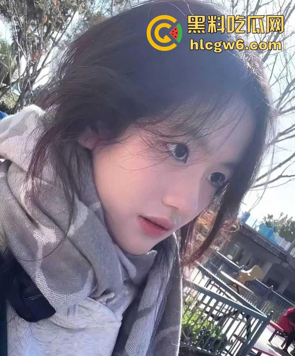 上海校花『 张瑜璇』卖身爆料，颜值天花板蜜桃臀辣到犯罪，颜值顶级推特线上开单，全程女上位坐到金主腿软！-9