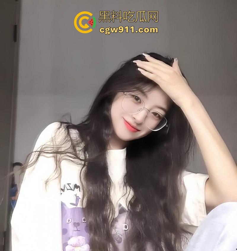 瓜友爆料！吉林极品反差眼睛婊【王丽欣】性爱视频曝光，黑丝美腿肛塞调教，女上骑乘无套后入极其淫荡！-2