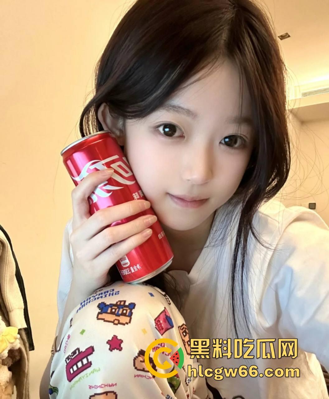 帝都5000买双飞两个学生妹轮番上阵伺候，干累了还能换口味，轮流骑互舔逼伺候得像皇帝爷！-7