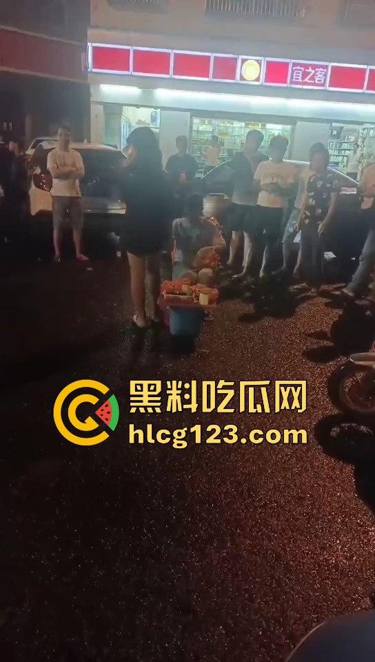 港片看多了吧！海口小姑娘也学抢劫，真以为自己是大哥啊？-5