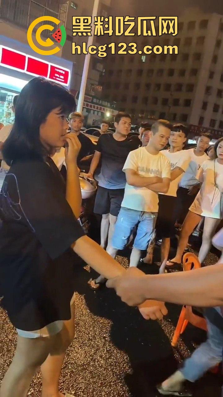 港片看多了吧！海口小姑娘也学抢劫，真以为自己是大哥啊？-9