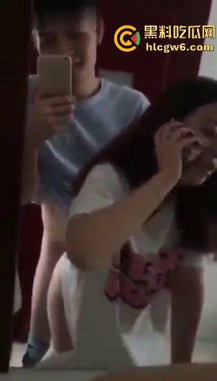 极致反差女！跟男友性爱时故意打电话 挑逗男友，全程不敢乱说话 满脸享受。-6