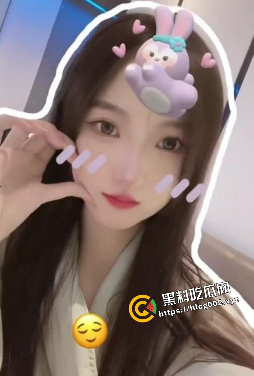 西南大学极品校花『穆诗蔓』反差婊私生活曝光！美腿丝袜诱惑！被金主各种开发调教！-4