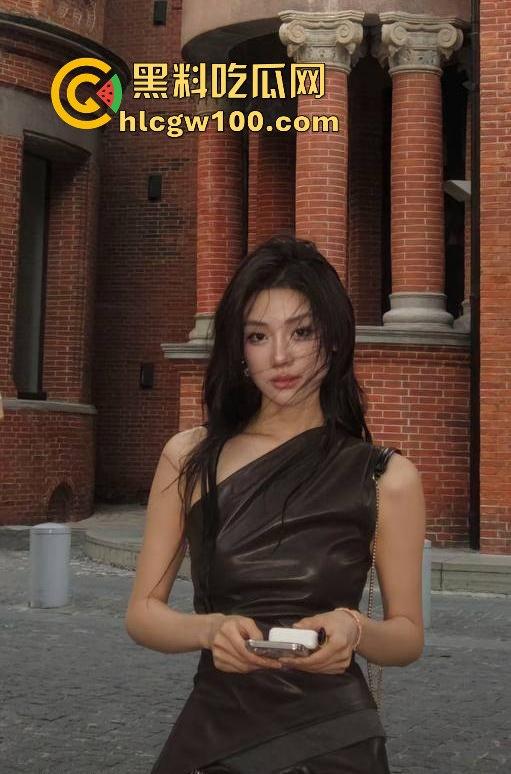 抖音反差婊【殷萧童】的大瓜吃了吗，直播双开一半抖音一半黄播的女主现化身名媛妄想挣脱互联网记忆。-8