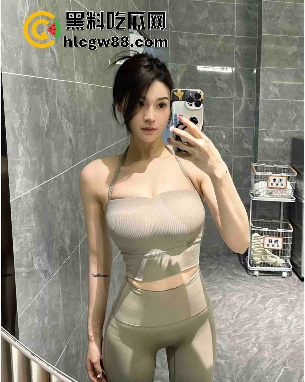 南方小土豆【乔思源】清纯可爱露小馒头，小背心撩拨自慰，逼毛稀长揉阴蒂插粉穴，淫水直流！-5