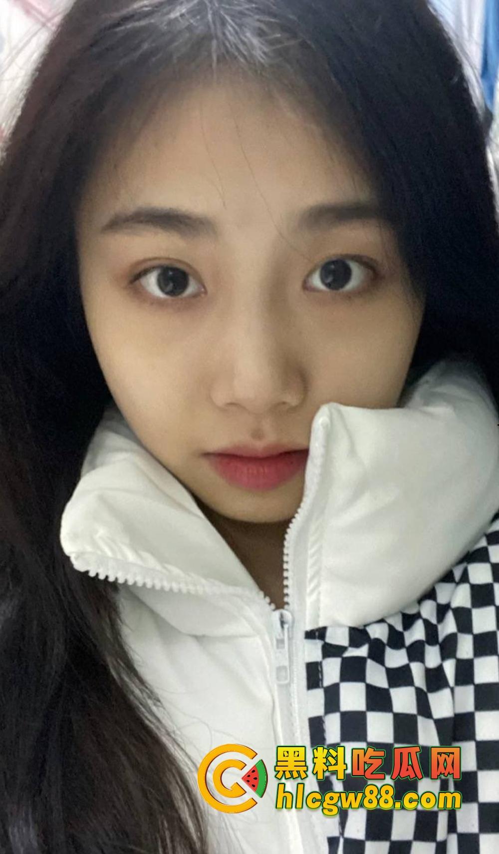 深圳卫校高颜值护士『蓝珊珊』兼职外围流出，美乳大屁股成炮架子，被金主后入爽成小马达！-17