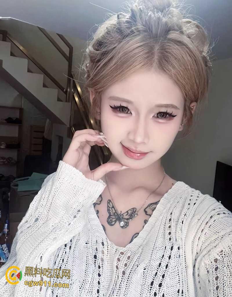 抖音网红【夜巴黎】直播曝出猛料，困困XD曾尿打K失禁，土豆黎网上立人设私下霸凌，三姐妹瓜多到根本吃不完！-5