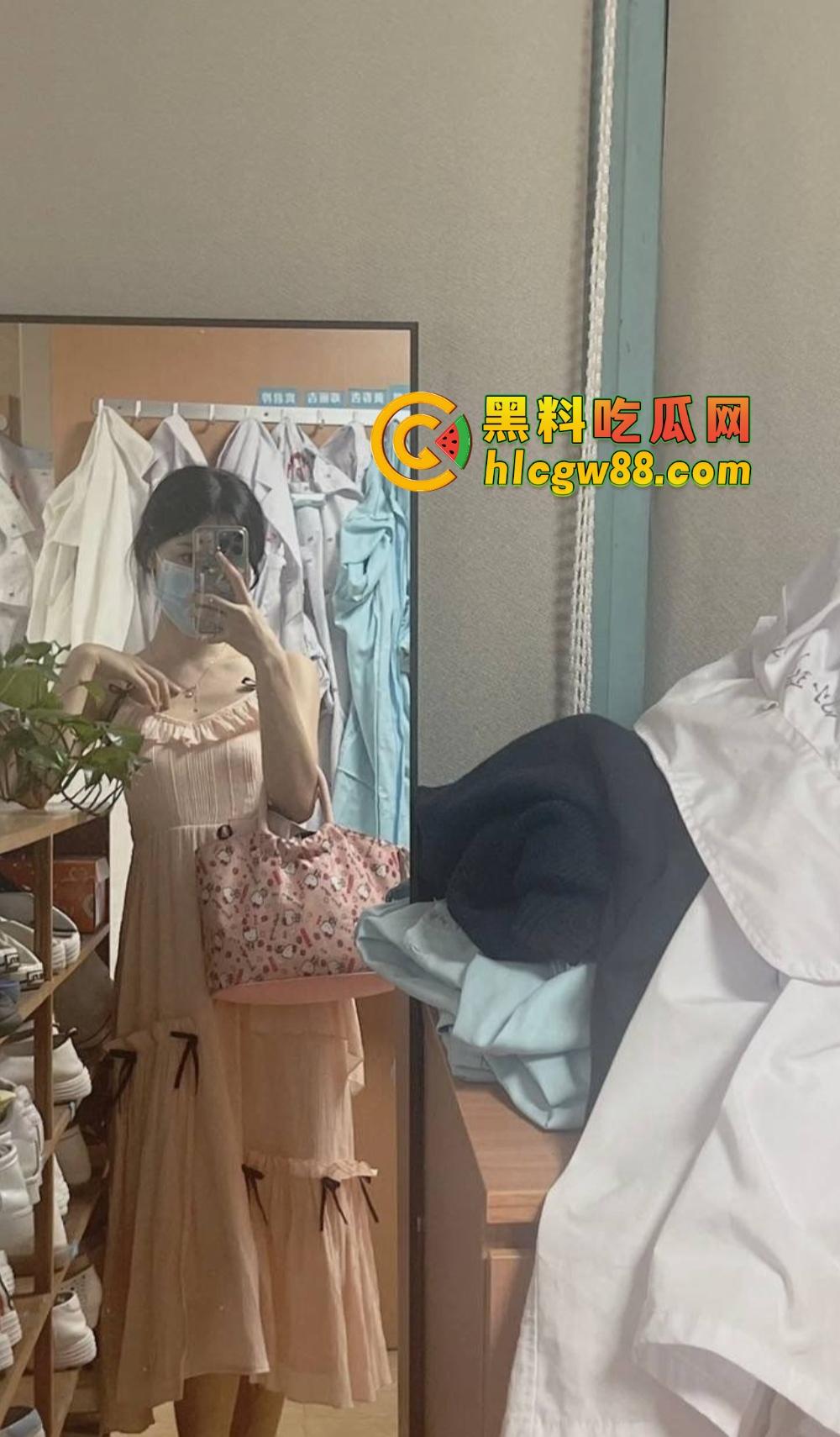 深圳卫校高颜值护士『蓝珊珊』兼职外围流出，美乳大屁股成炮架子，被金主后入爽成小马达！-22