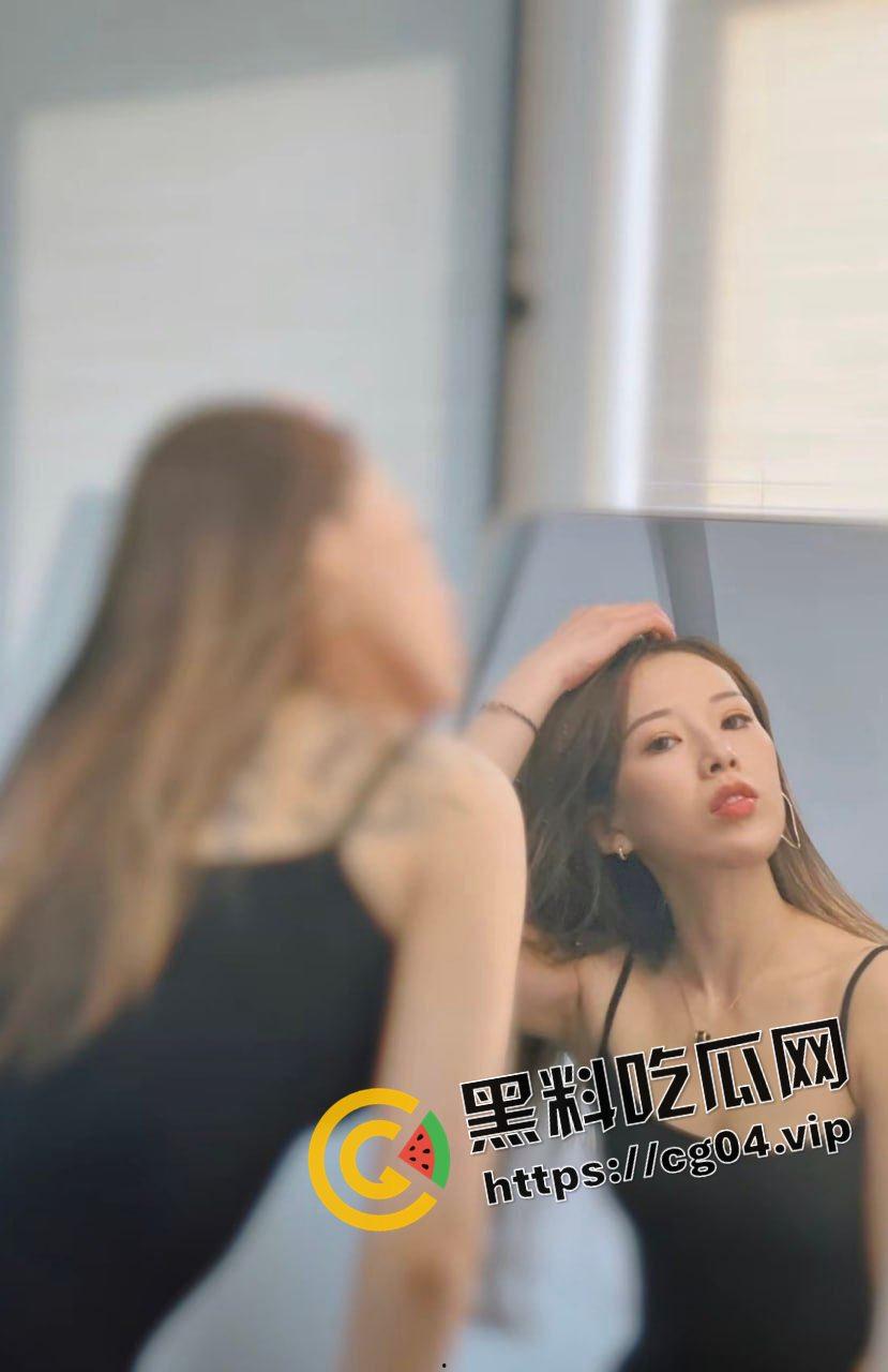 武汉大学大三反差婊学姐和摄影学弟不得不说的事情 学姐 如果我说我说我脱下你的裤子是为了艺术 你会相信吗-2