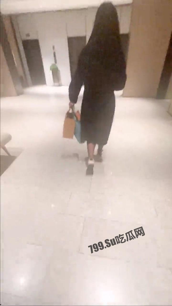 乱伦大神虐操《会喷水的亲姐姐》长篇新作  情人节和醉意姐姐酒店持续做爱-2