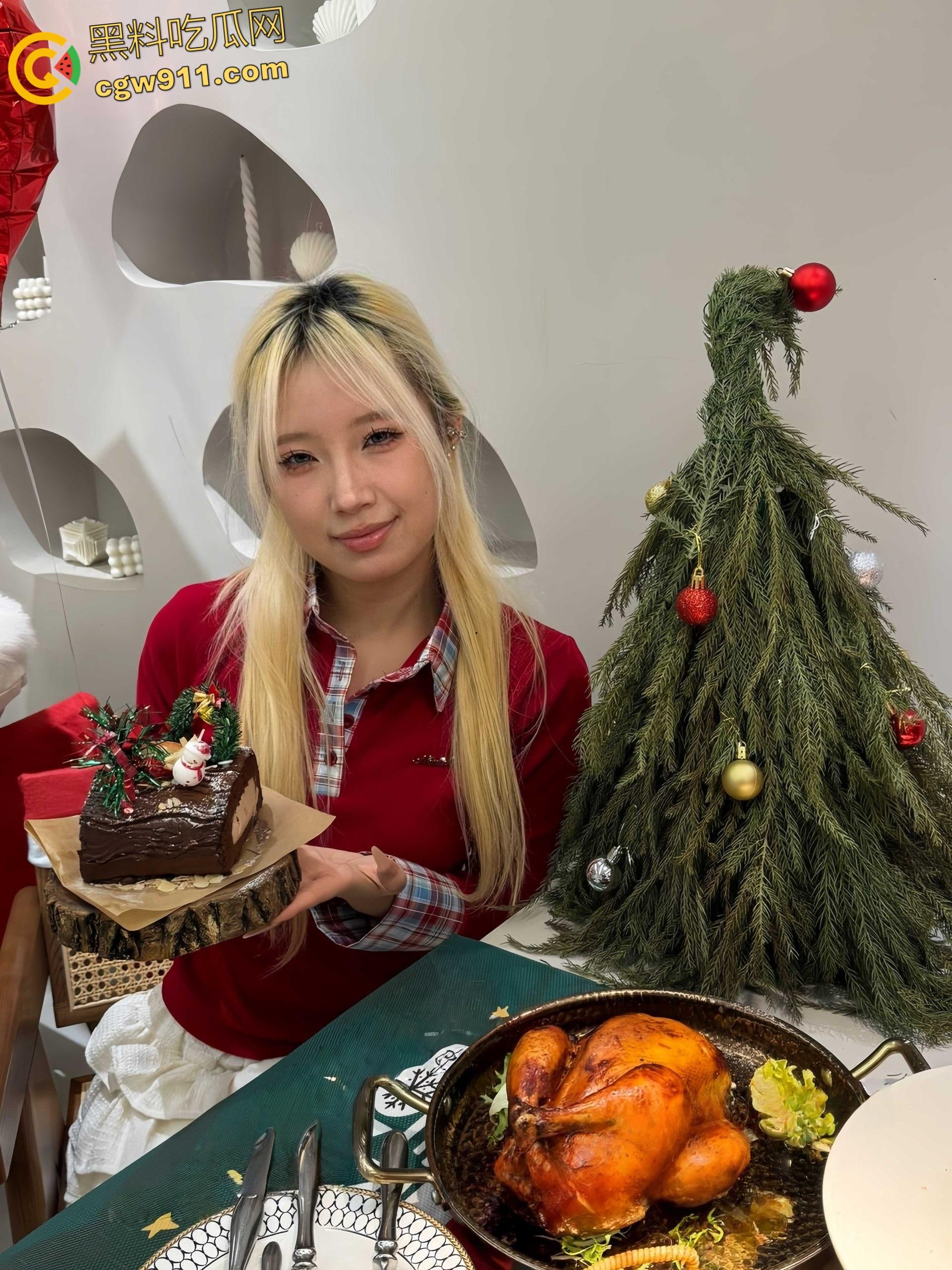 山东青岛城阳区【李萱婷】，与炮友在家疯狂做爱，小穴湿润饥渴，性感红色情趣诱惑，没忍住被炮友无套内射 ！-3