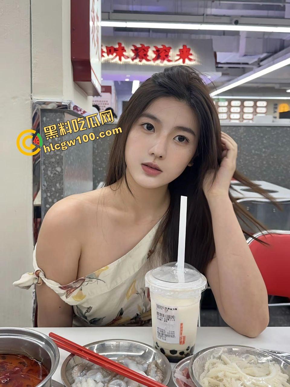 广西来宾肉感反差婊『徐艳萍』回农村老家发骚自慰！抠穴自拍淫荡泄密流出！原创独家曝光！-2