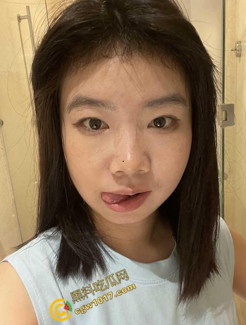 海南大学爆炸性大新闻！清纯校花秒变顶级风骚尤物，裸露全裎，口交吞精，浴室激战全程曝光，疯狂资源瞬间引爆网络！-1