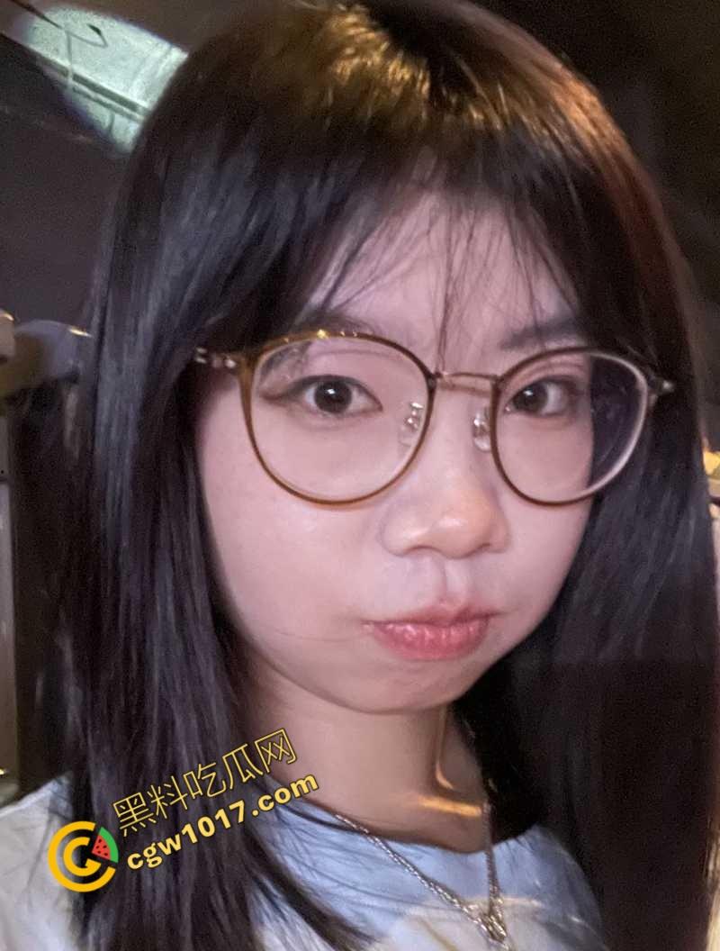 海南大学爆炸性大新闻！清纯校花秒变顶级风骚尤物，裸露全裎，口交吞精，浴室激战全程曝光，疯狂资源瞬间引爆网络！-2