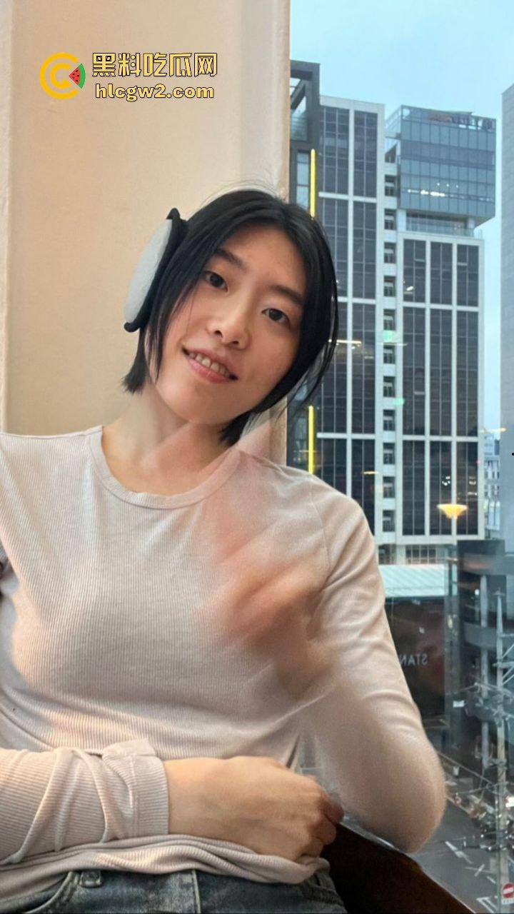 北京SOHO健身女教练【范珊珊】自拍自慰视频疯传，桃红奶晕勾引男学员报课，健身报得多还能上床？-7