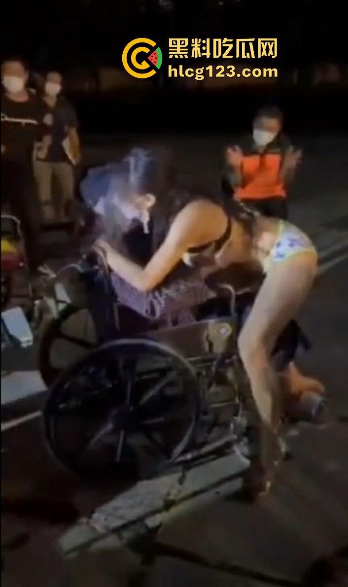 中秋极乐夜养老院惊现艳舞，台湾长者情欲需求引发热议！猛男秀该不该跟进？-8