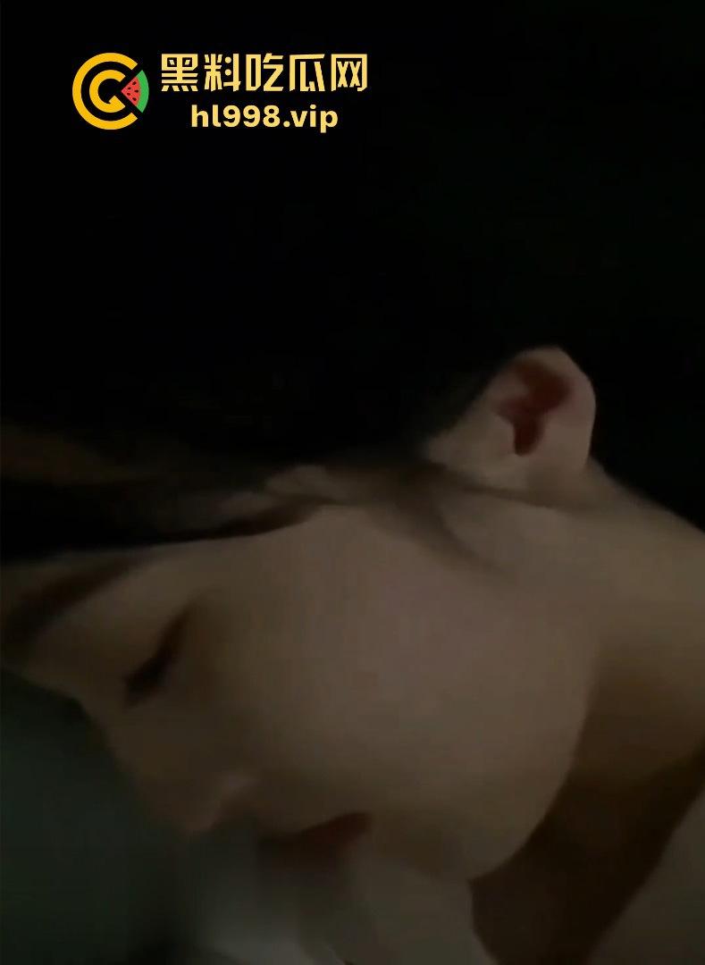 北京科技学院【燕明希】上演毕业即巅峰！一边吃低保一边勾引大叔，背地还玩他儿子！-7