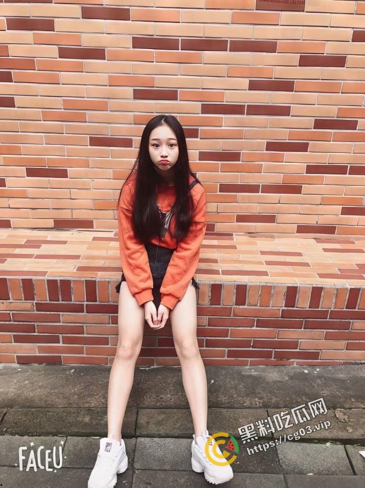 漂亮校花妹子被忽悠参加综艺选秀 一步步引导着把衣服给脱光了  年轻的肉体就是嫩啊！-4