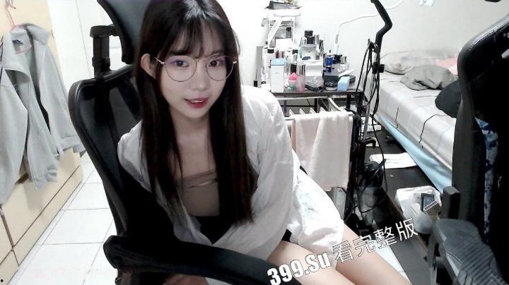 台湾”火车便当事件“女主角知名游戏电竞职业选手爆乳正妹 #張優 性爱视频流出-5