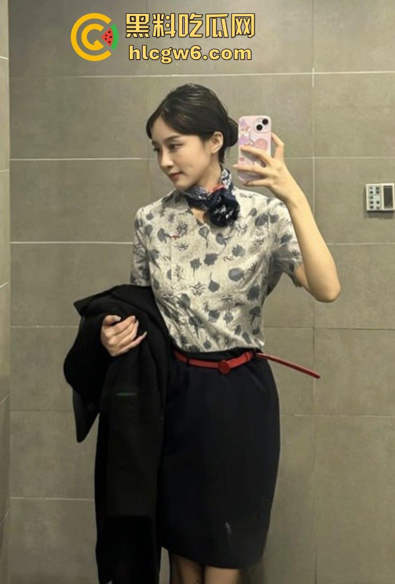 重庆渝北富豪【阿伦】8万包东方航空空姐 高挑美艳空姐酒店翘臀主动抽插 丝袜美腿勾魂摄魄！-1