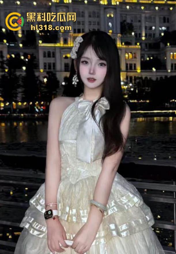 海角乱伦，跟我的刚上大学的表妹开房，尝试大胆酒店开门露出啪啪，白虎嫩穴被后入猛操，疯狂喷水！-3