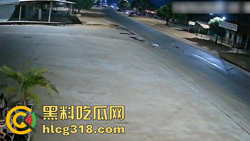 暗网流出！长腿大奶火辣美女，遇渣男想不开撞车自杀，货车碾压头部爆开，逼都撕裂了，胆小者勿入！-8