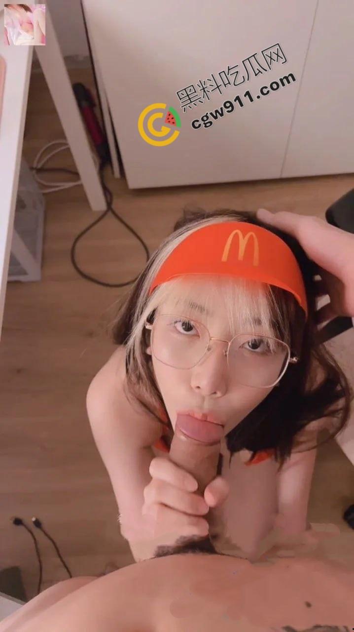 泰国巨乳网黄【Highsstn】的圣诞情趣大秀！火辣裙装紧裹美乳，淫荡浪叫让人硬到爆炸！-8