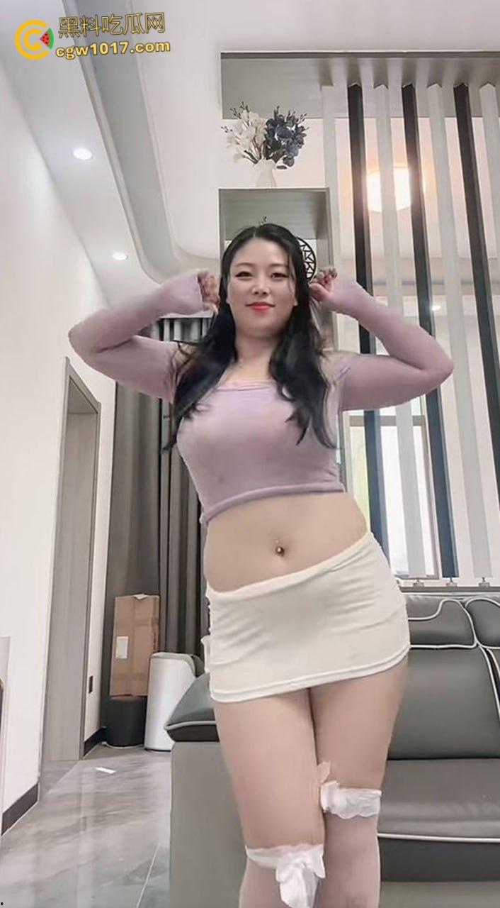 抖音百万网红【压寨夫人】，下海裸聊视频流出，微胖女神掰穴挑逗，假阳具狂插骚穴，淫荡本性暴露无遗 ！-2