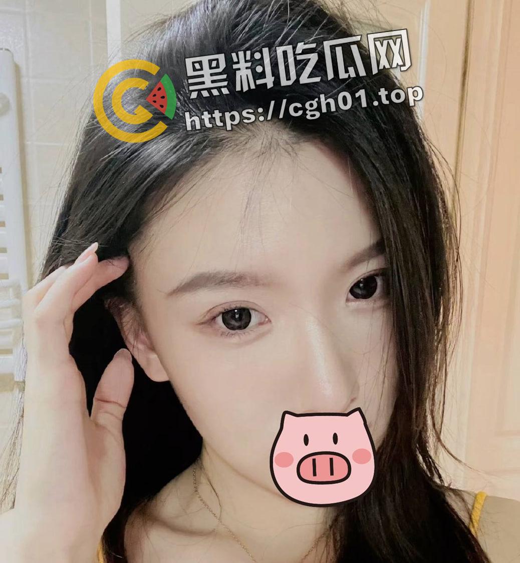 小伙伪装富二代劝上海极品外围从良  分手后又把视频流出 这粉嫩的小穴又要去当公交车了-1