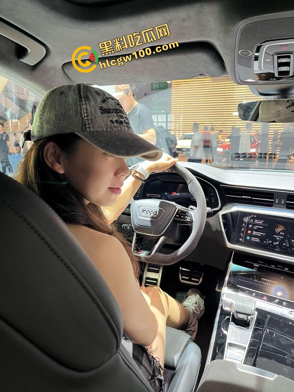 上海多金大哥约炮反差拜金骚鸡『余清思』开奥迪RS成功得吃 车上抠逼酒店操逼 淫乱邂逅独家曝光流出！-3