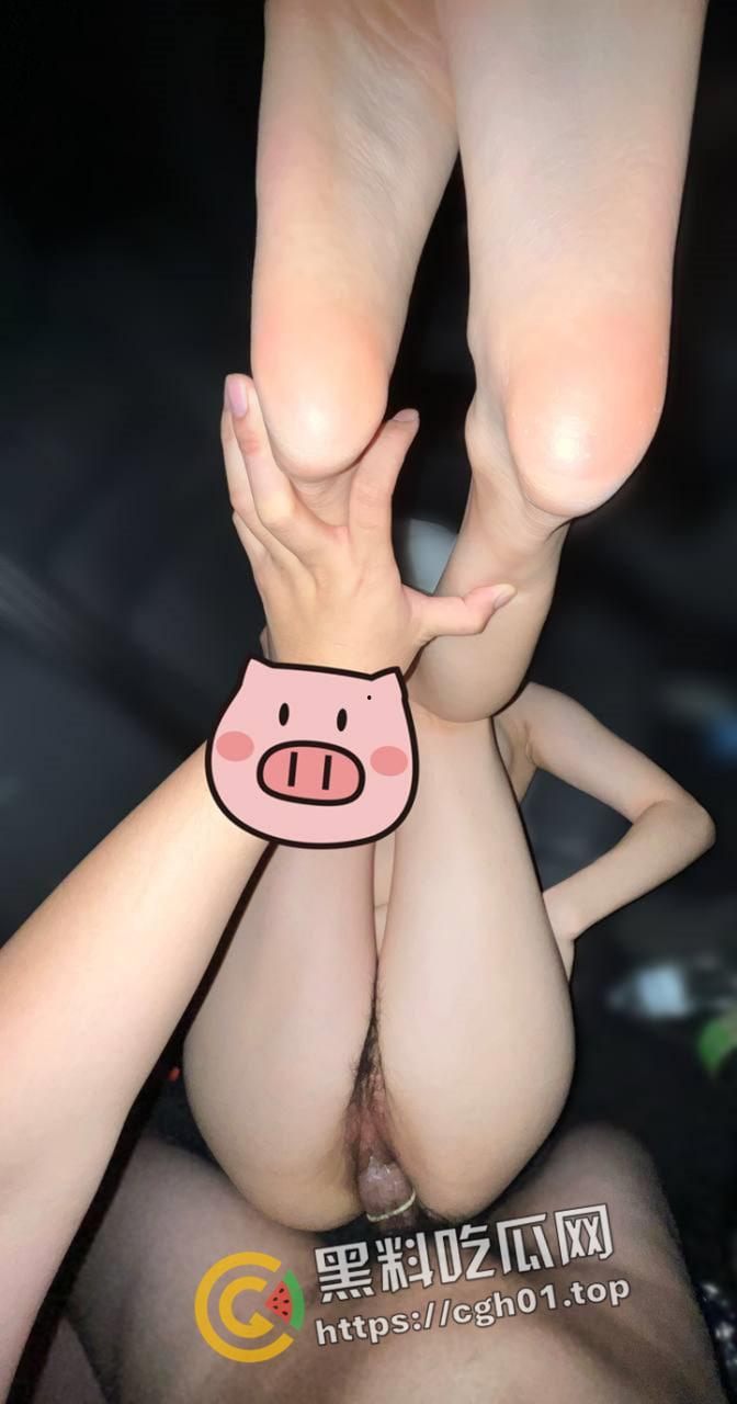 小伙伪装富二代劝上海极品外围从良  分手后又把视频流出 这粉嫩的小穴又要去当公交车了-19