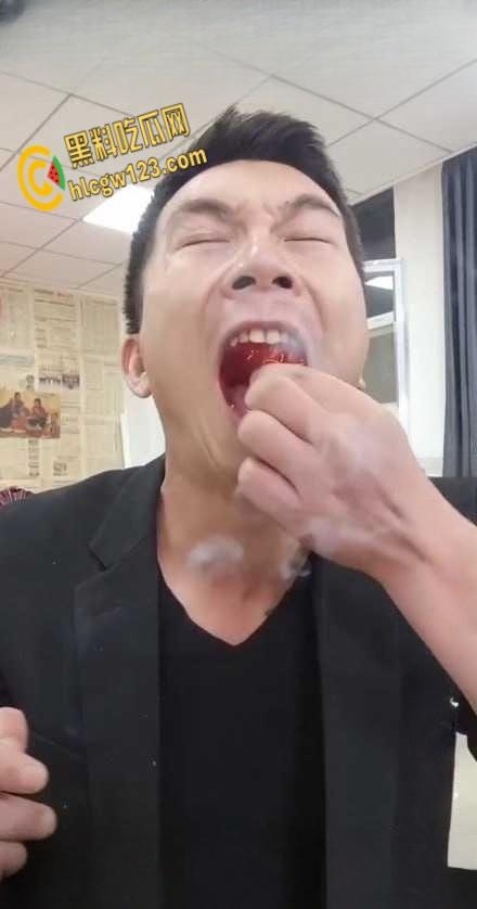 抖音狠人博流量 , 鞭炮嘴炸出血，脑残操作震惊全网 ！-3