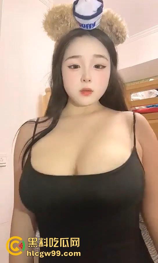 抖音巨乳尤物【兔子吖】丰满身材极品嫩妹，热舞甩奶性感至极，这豪乳真的大，先射为敬！-5