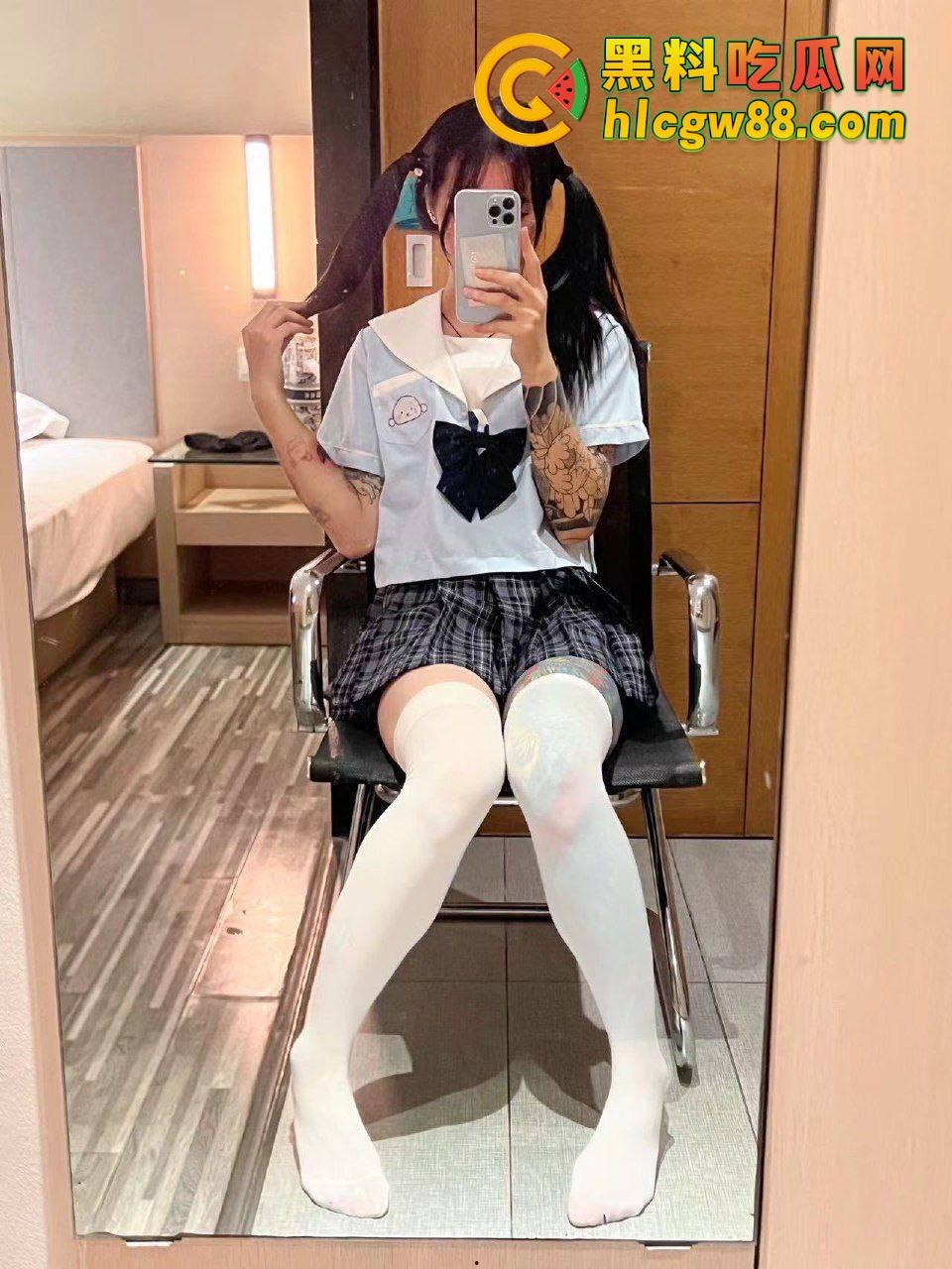 江西南昌双马尾纹身骚妹『赵玉霞』高中社会小萝莉，花臂花腿抓着马尾后入狂蹬，满背锦鲤纹身！-1