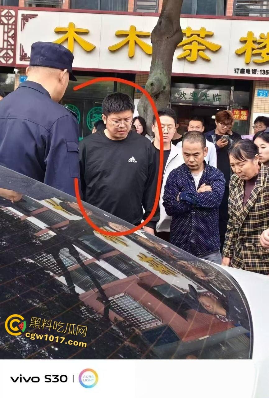 女大学生出轨撩骚有妇之夫，被人家老婆打上门，闷骚小三线下穿的朴素，线上反差发露奶露逼照勾引男人！-8