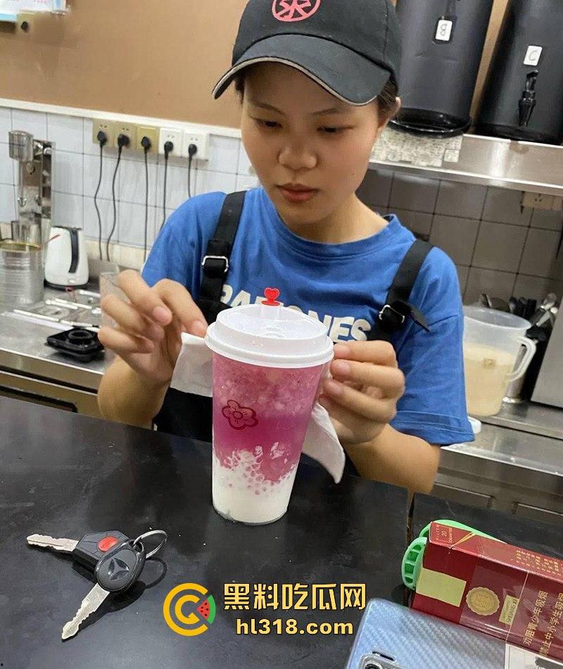 广西巨乳反差人妻【林婷瑶】酒瓶塞逼上下洞齐开，被男朋友调教成风骚母狗，私生活泄密曝光！-1