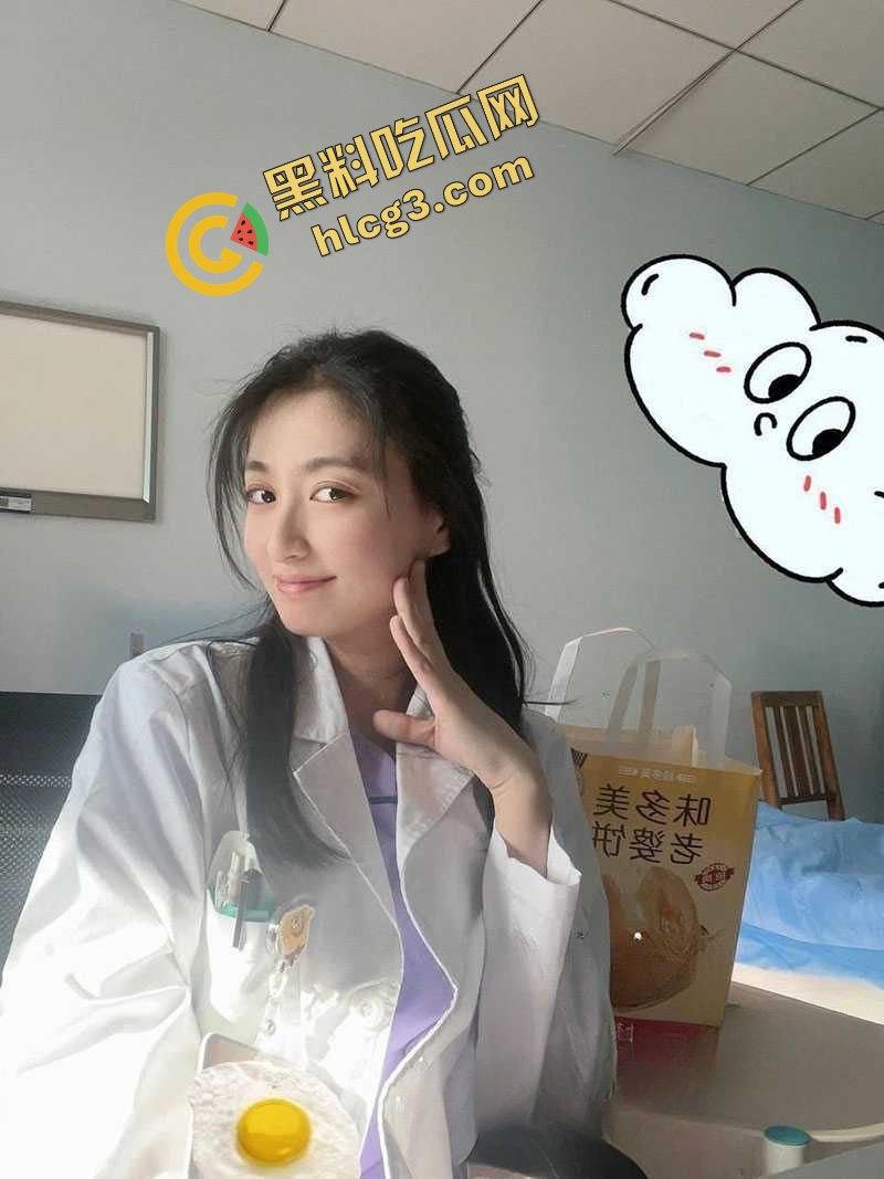 云南第一人民医院女护士『陈萍萍』为升职加薪献身科室主任 翘臀趴在办公桌上 让领导后入泄火-2