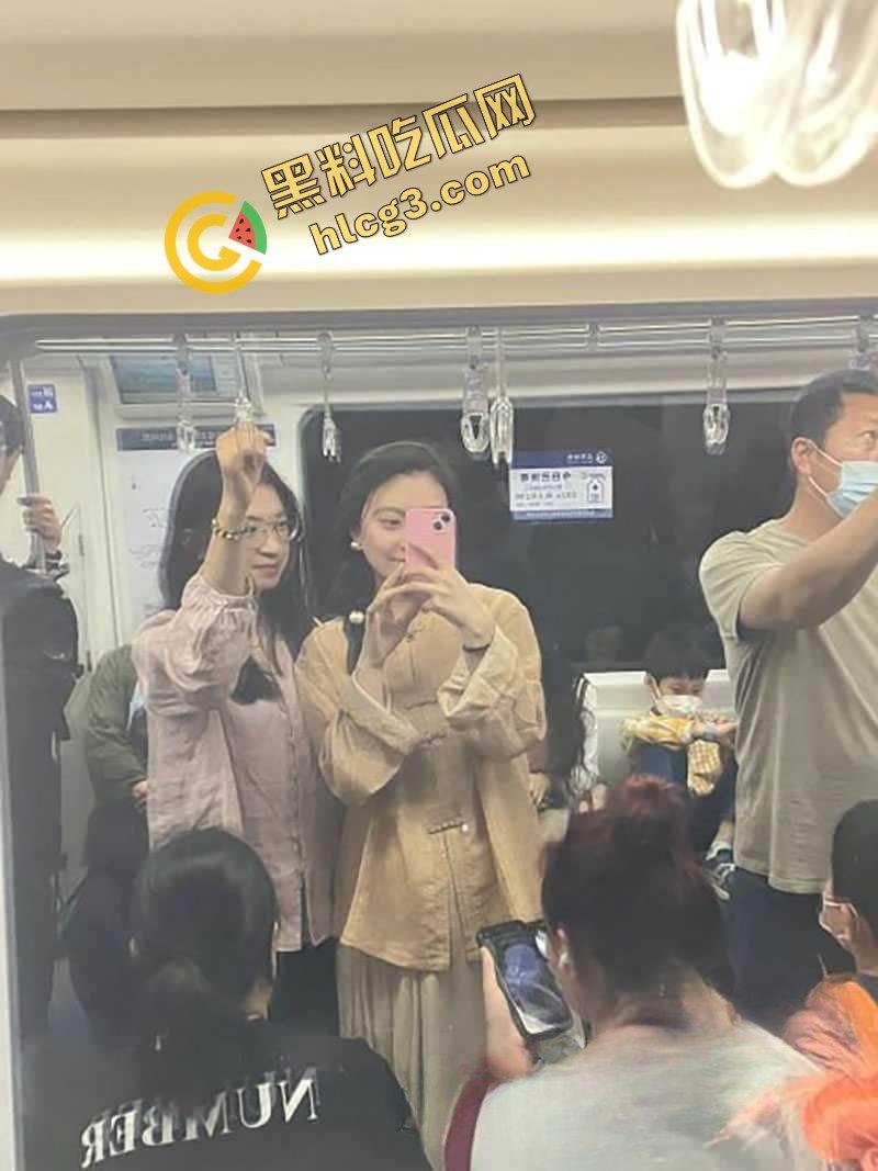 云南第一人民医院女护士『陈萍萍』为升职加薪献身科室主任 翘臀趴在办公桌上 让领导后入泄火-5