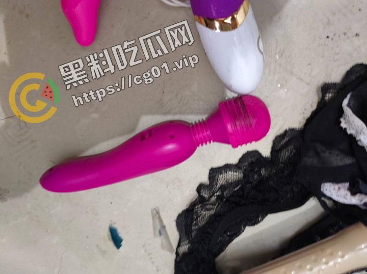 原女大学生宿舍改成男寝 遗留下海量电动玩具 到底是宿舍还是鸡窝？-5