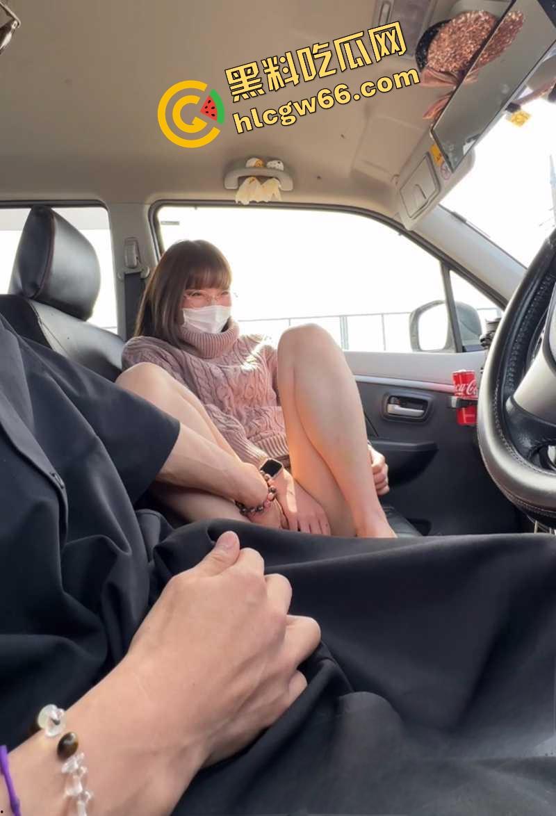 日本眼镜援交妹初次车震就榨精上瘾，乖乖女秒变扭腰母狗身上摇屁股榨精，骑大叔猛摇浪叫求射！-3