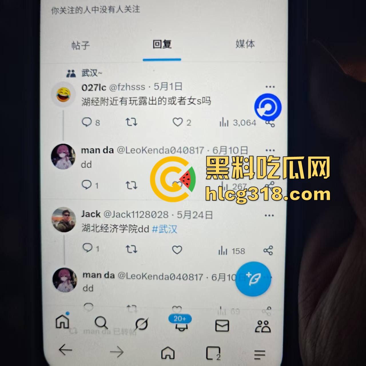 湖北经济学院热搜大瓜！JK制服学生妹校园推特玩露出野战被围观 白天激情后入深夜疯狂口交 真大胆！-2