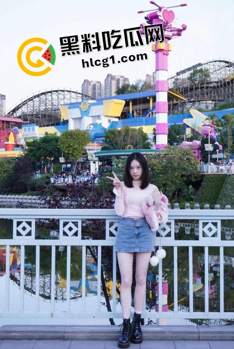 独家爆料！成都理工大学学妹拍私房  摄影师色心渐起叫学妹足交 学妹一脸不情愿 奈何给的太多了-1