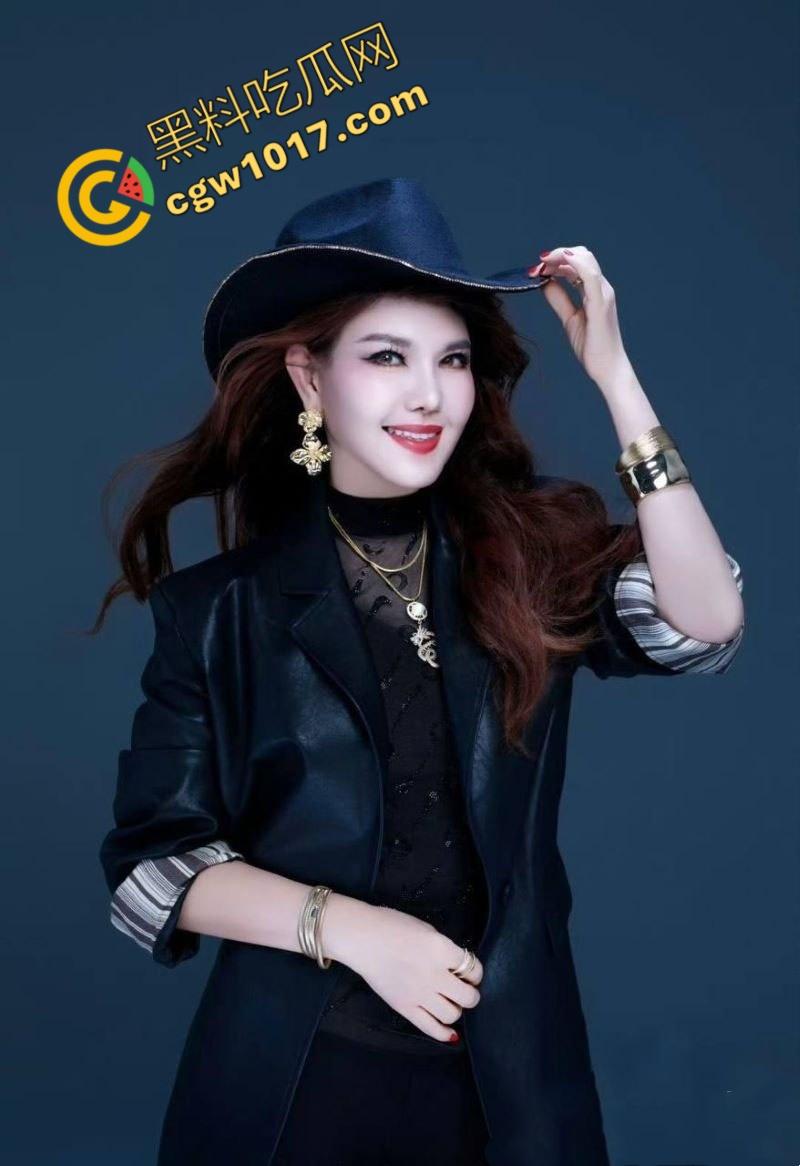 知名女歌手【乌兰图雅】狂野出轨！央视春晚天后竟与乐队贝斯手偷情，42岁草原女神草泥马，疯狂乘骑求欢！-2