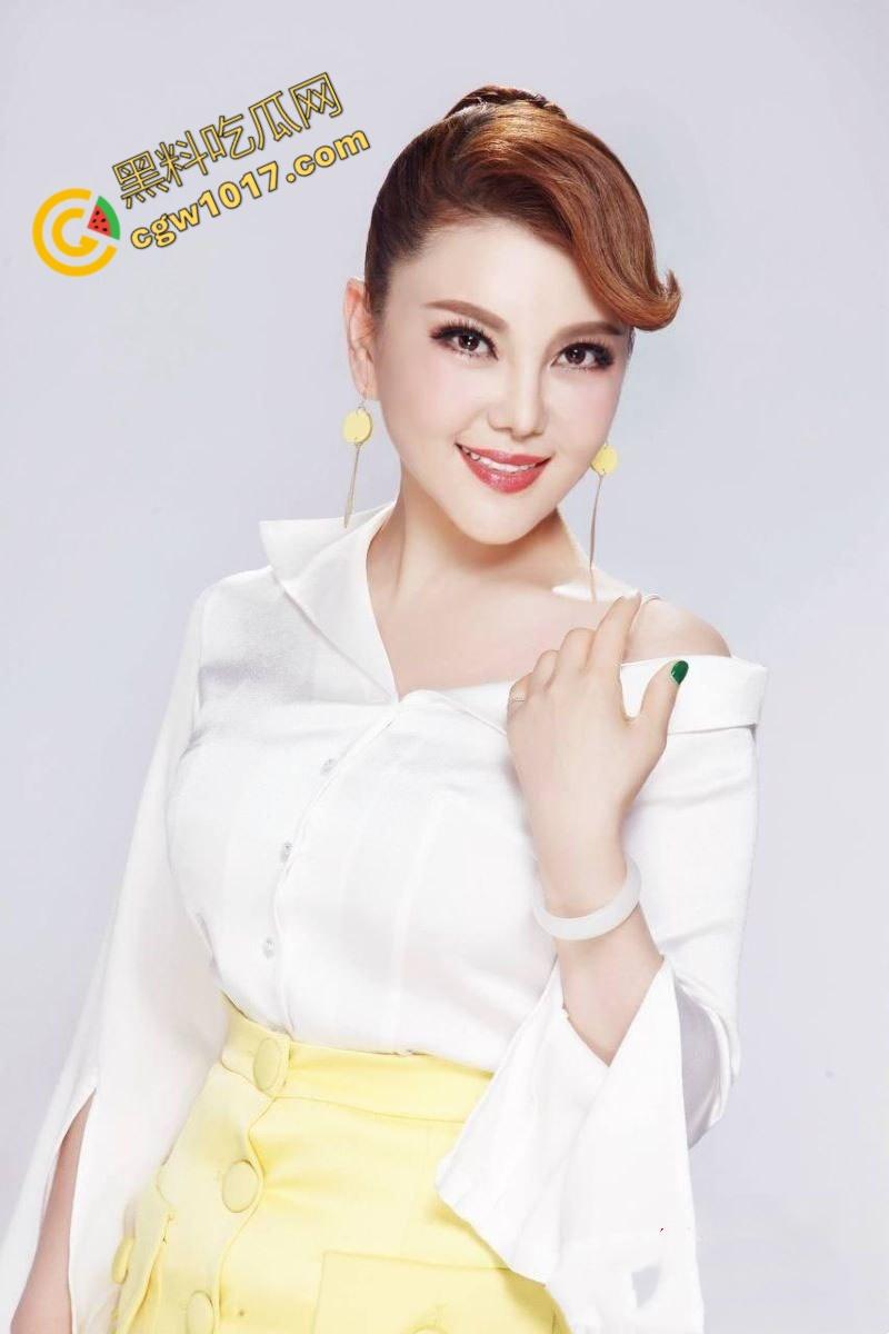 知名女歌手【乌兰图雅】狂野出轨！央视春晚天后竟与乐队贝斯手偷情，42岁草原女神草泥马，疯狂乘骑求欢！-3