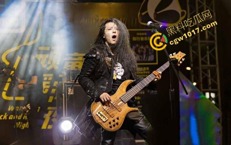 知名女歌手【乌兰图雅】狂野出轨！央视春晚天后竟与乐队贝斯手偷情，42岁草原女神草泥马，疯狂乘骑求欢！-6