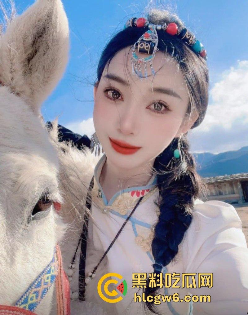 昆明抖音博主【femmefatale】线下私密视频曝光 极品身材颜值惊艳 榜一大哥疯狂后入干得白浆四溅！-5