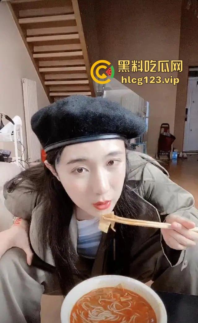 软饭小王子『焦皮』！抱富婆、撩老头，变性网红『智博』钱袋被掏空，软饭吃到爽！-9