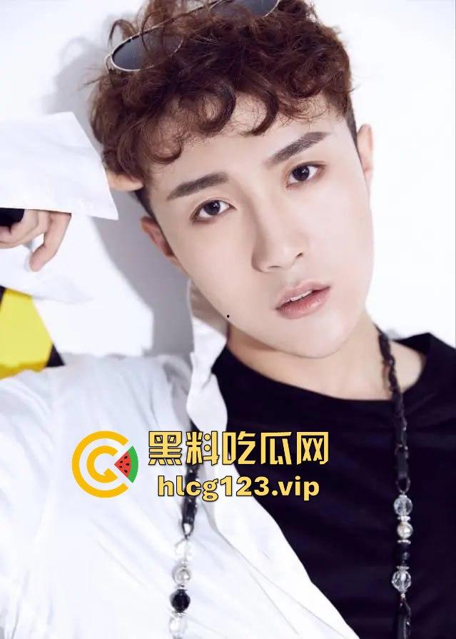 软饭小王子『焦皮』！抱富婆、撩老头，变性网红『智博』钱袋被掏空，软饭吃到爽！-44